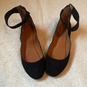 Frye black suede flat shoes. Ankle strap with stitching Size 9.5 Great condition